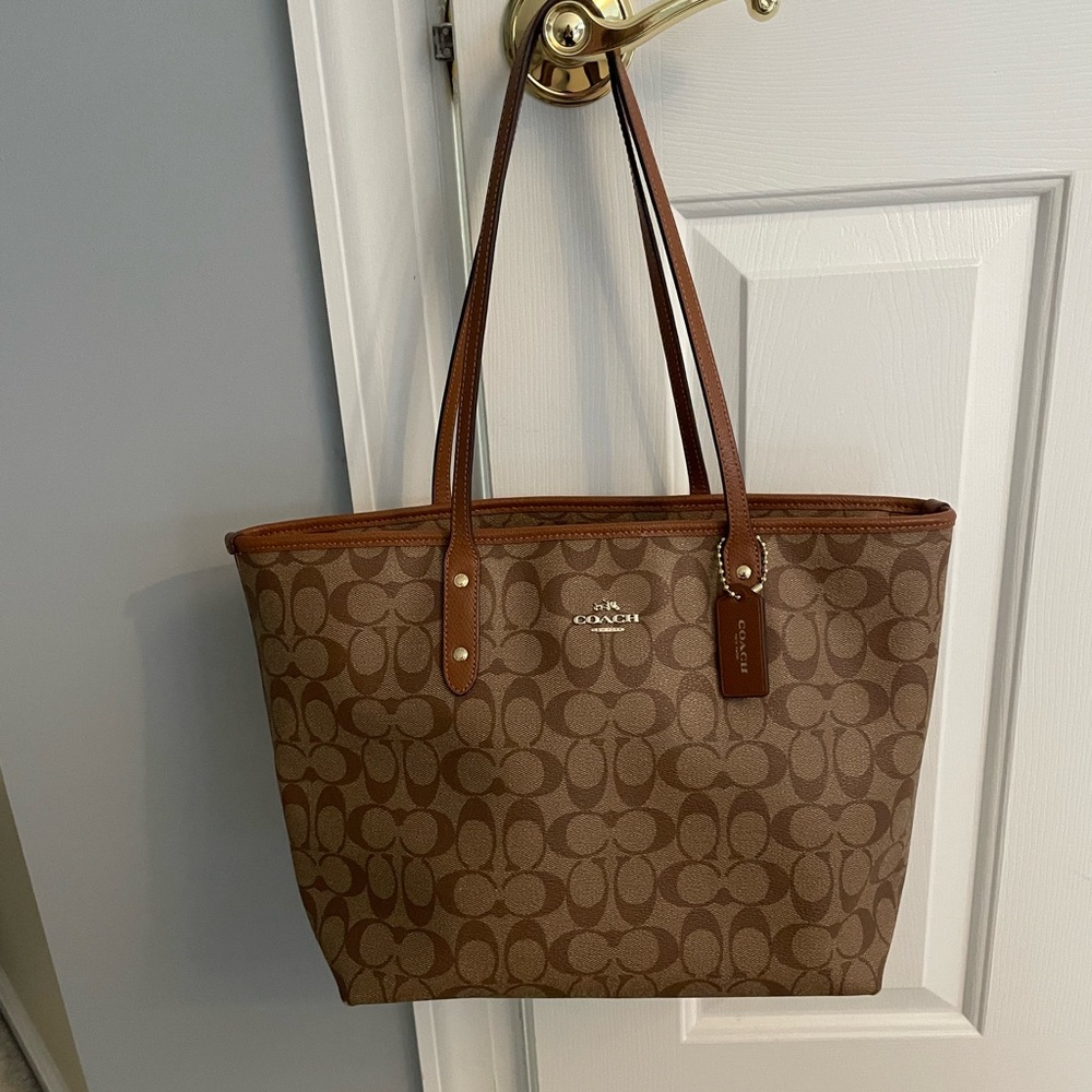 Large tan leather Coach Tote good condition